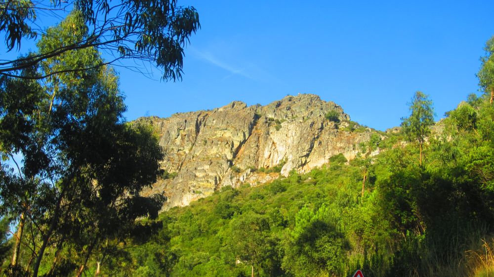 Felsen am Stausee