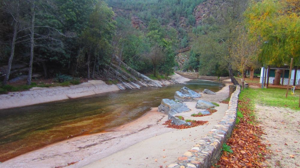 Flussbadestelle